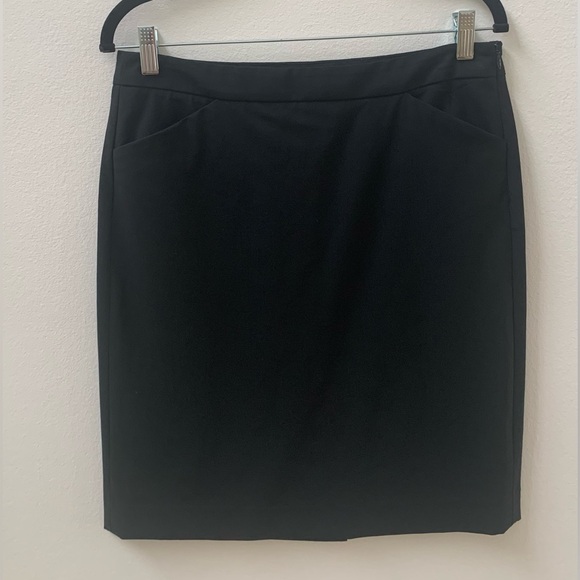 Theory Dresses & Skirts - SZ 6 Theory Black Skirt